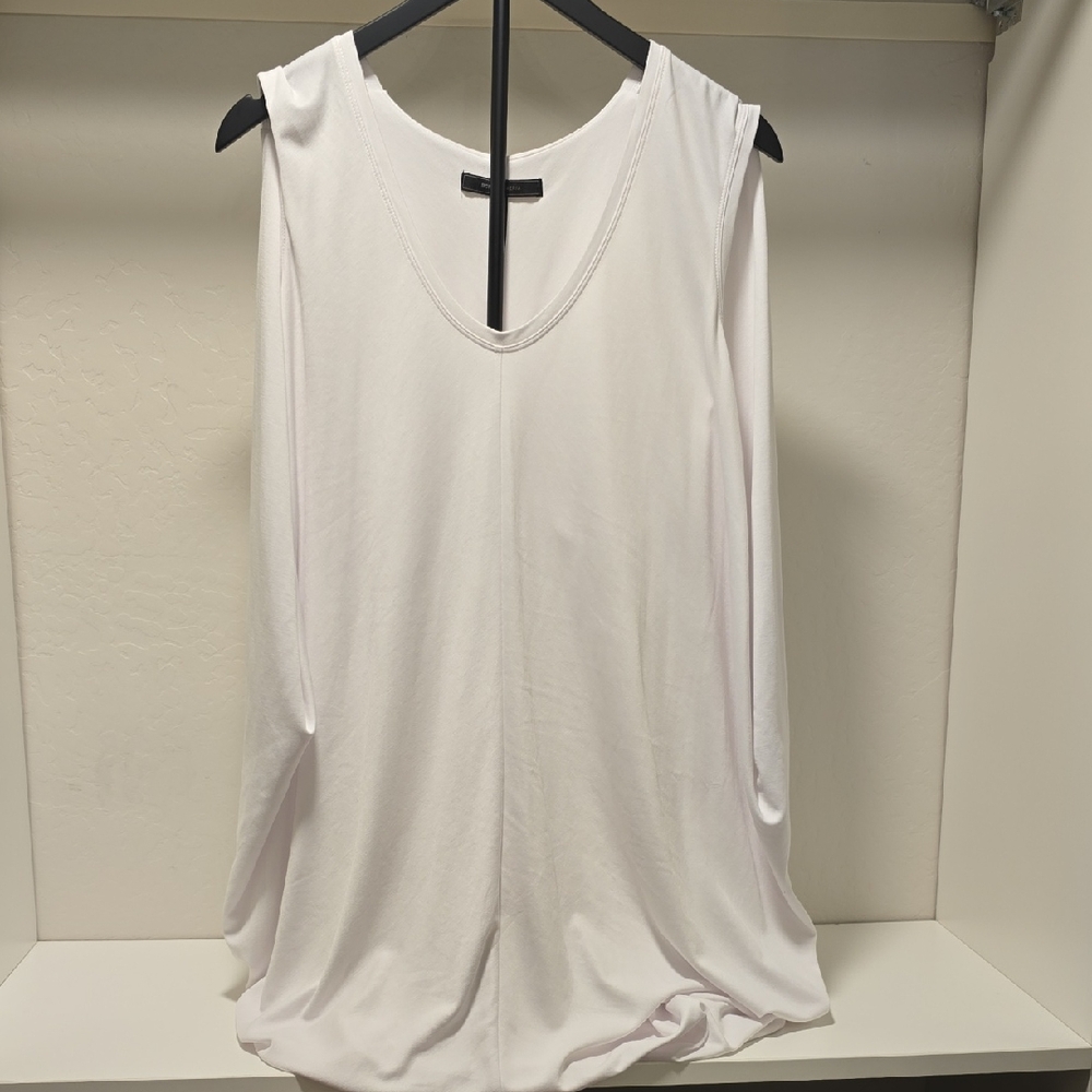 Elegant White Sleeveless Dress